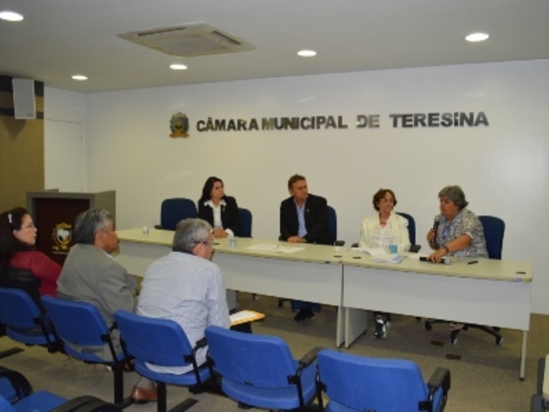 Prefeitura garante em audiência melhorias para Centro de Zoonoses da capital
