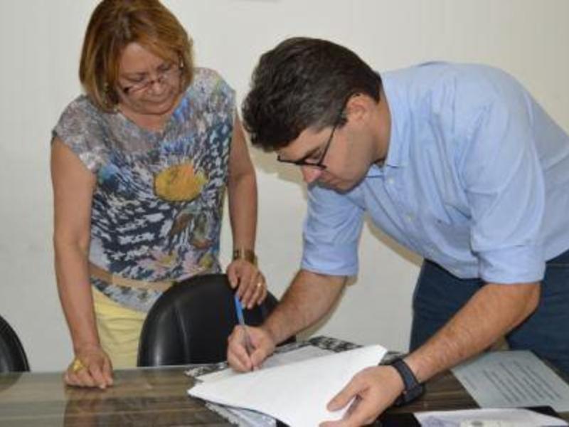 Luciano Nunes assina ordem de serviço para a reforma do Centro de Zoonoses
