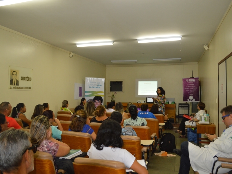 No dia do Alzheimer, cuidadores participam de palestra no Lineu Araújo
