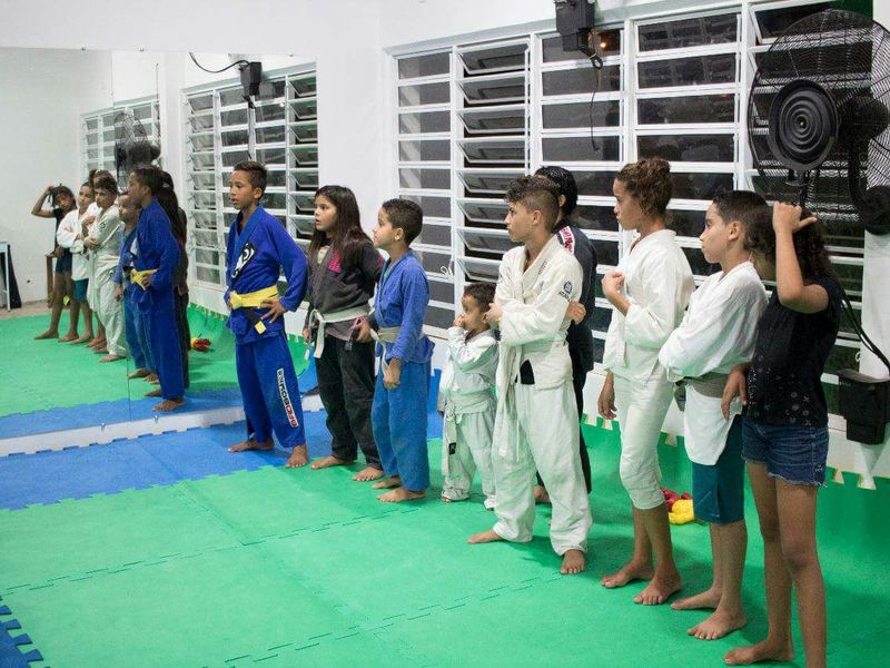 Academia de saúde firma parceria com projeto de jiu-jitsu para comunidade