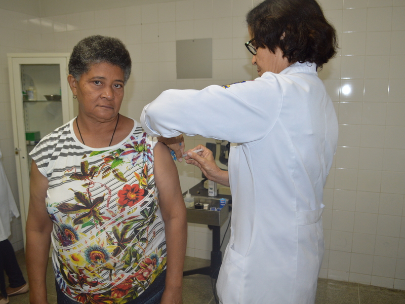 Portadores de doenças crônicas têm direito a vacina contra a influenza
