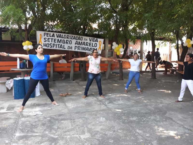 Hospital da Primavera promove yoga e reiki para promoção da saúde da população