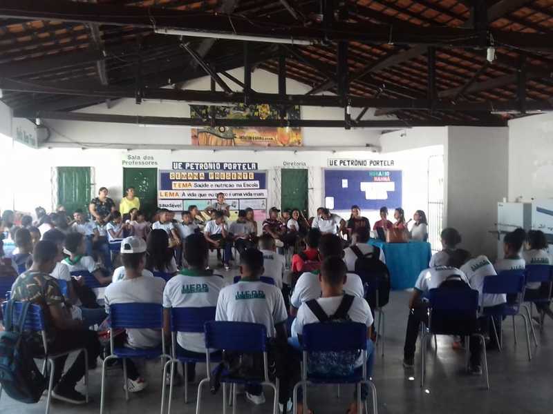 Profissionais da da saúde mental realizam palestra sobre depressão para adolescentes