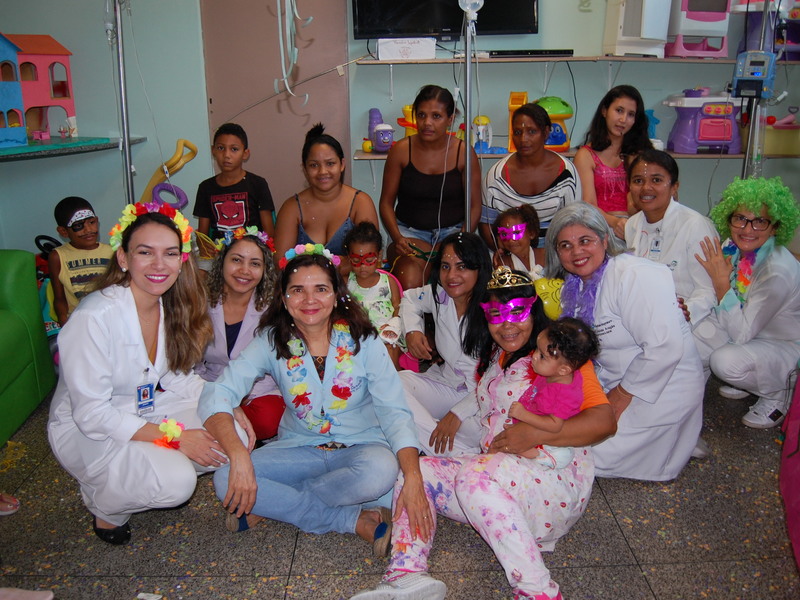 Crianças internadas no HUT ganham festa de carnaval