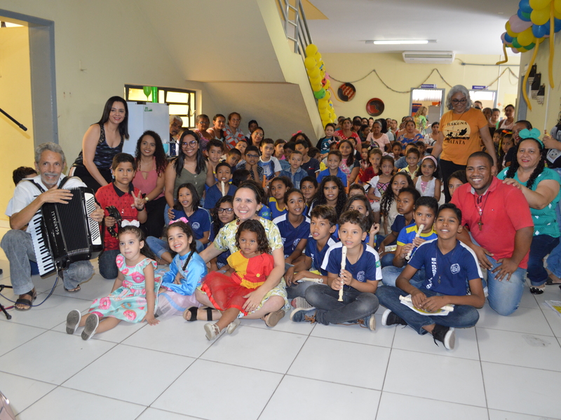 Crianças atendidas pelo CMAM ganham presentes de Dia das Crianças