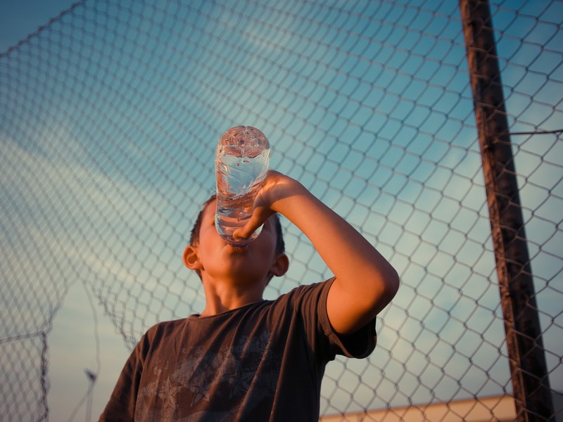 Saúde alerta para cuidados com as crianças durante o calor e o tempo seco