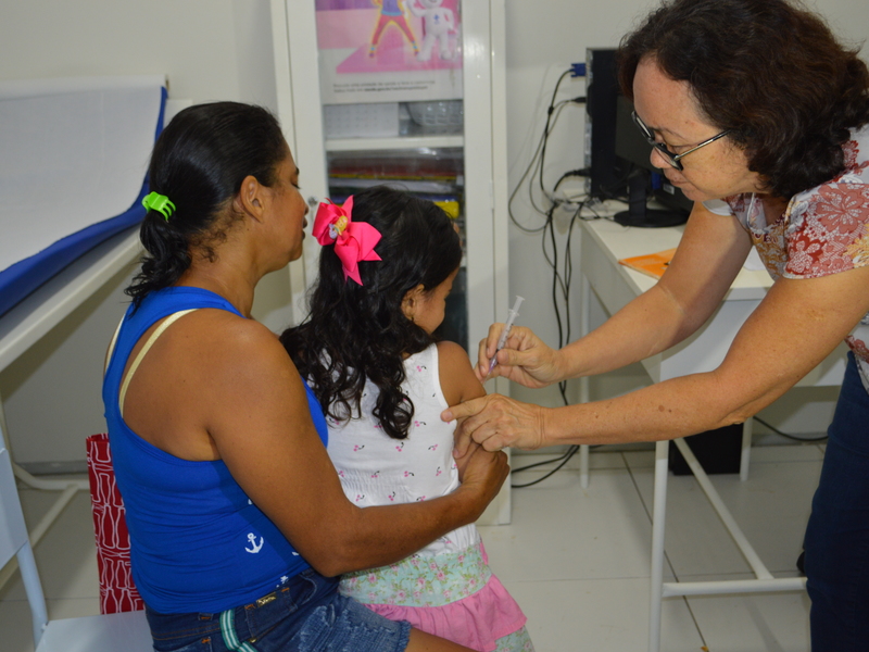 FMS convoca população para atualizar caderneta de vacina