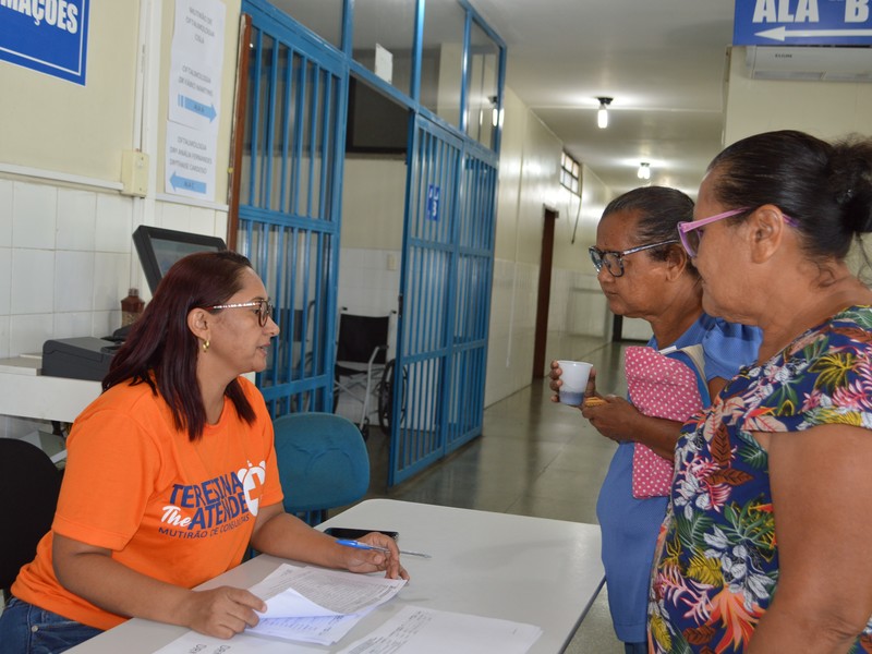 Mutirão de consultas atende 2 mil pessoas neste sábado