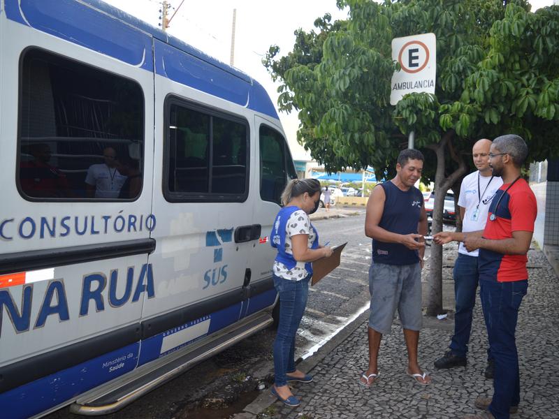 FMS lança campanha para realizar desejos de natal de moradores de rua