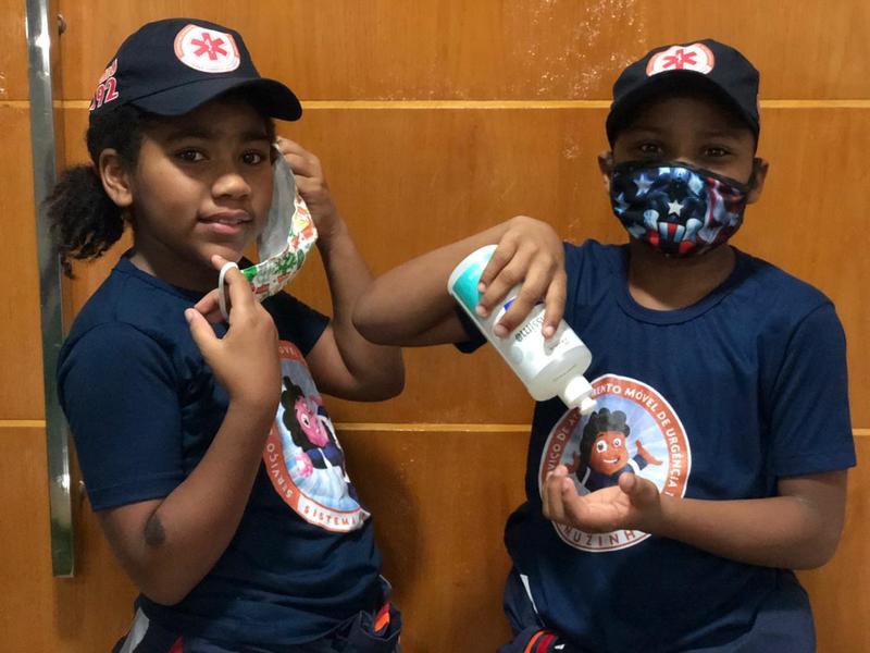 Crianças gêmeas do projeto Samuzinho gravam vídeo educativo sobre o Coronavírus
