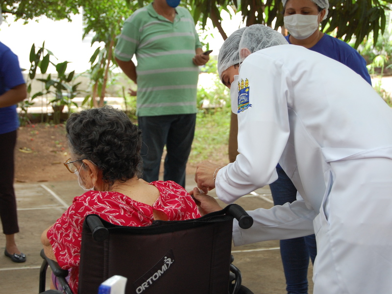 FMS monta quatro pontos de vacinação para idosos com 90 anos ou mais