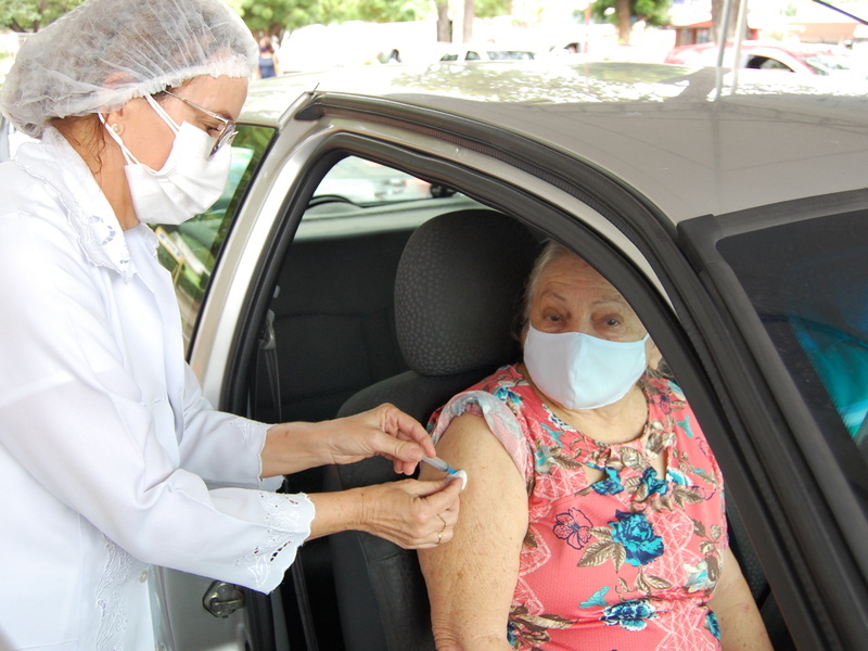 FMS divulga calendário de vacinação drive thru para segunda dose de até 68 anos