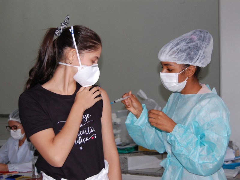FMS inicia vacina da Covid para acadêmicos de saúde em estágio