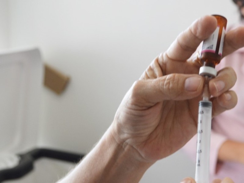 FMS vacina até quinta-feira (27) contra a gripe em 8 postos drive-thru