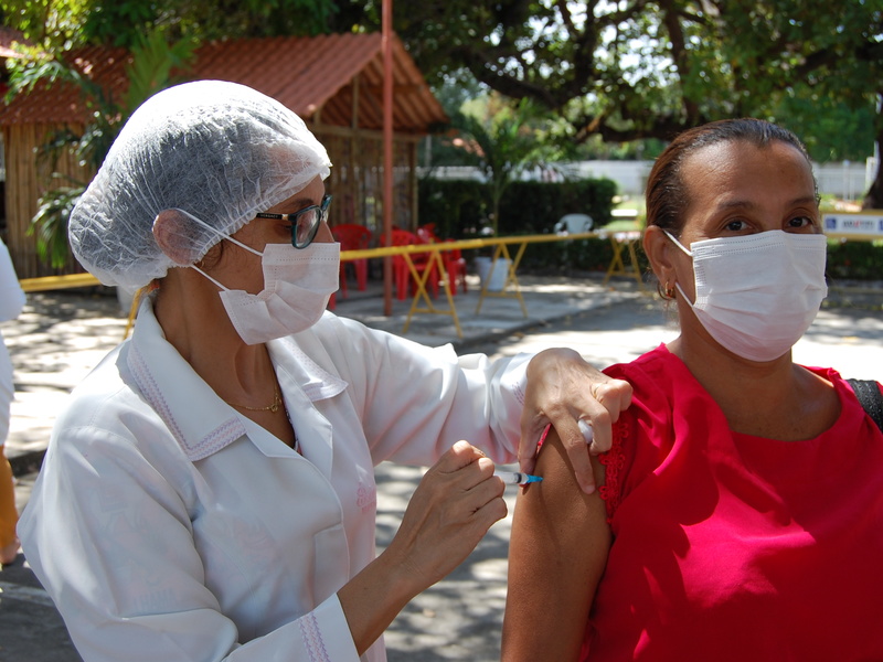 FMS aplicou mais de 360 mil doses da vacina contra a Covid em Teresina