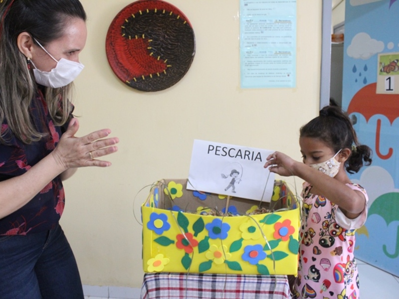 CMAM recebe crianças com brincadeiras juninas durante atendimentos de junho