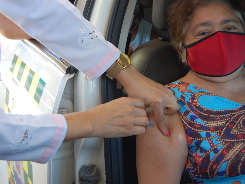 Quase 70% da população de Teresina acima dos 18 anos já tomou pelo menos a primeira dose da vacina