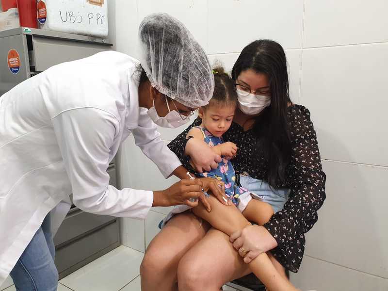 FMS inicia vacinação contra Covid para crianças de 6 meses e menos de 3 anos com comorbidades
