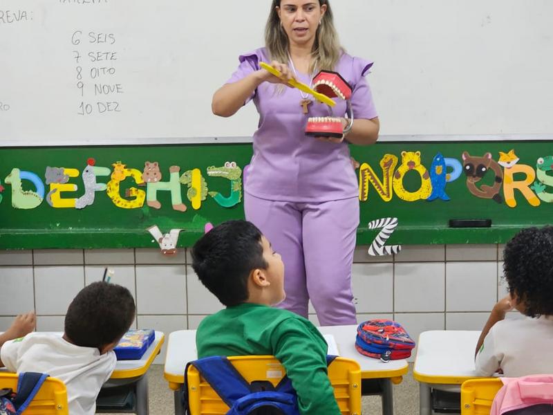 UBS Carolina Silva realiza atividade de escovação em crianças