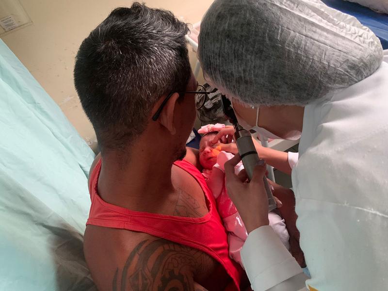 Maternidade do Buenos Aires oferta teste do olhinho com abertura de sala para recém-nascidos