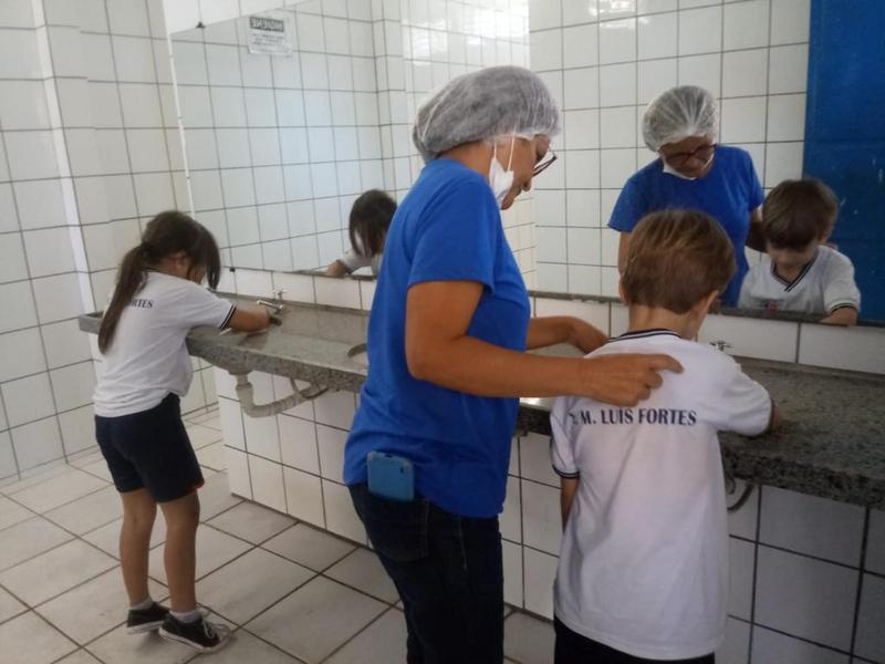 Unidades de saúde da FMS promovem ações de educação em saúde em escolas 