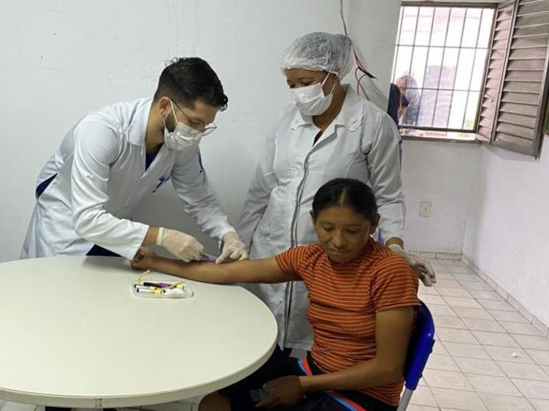 Venezuelanos realizam exames em ação da FMS