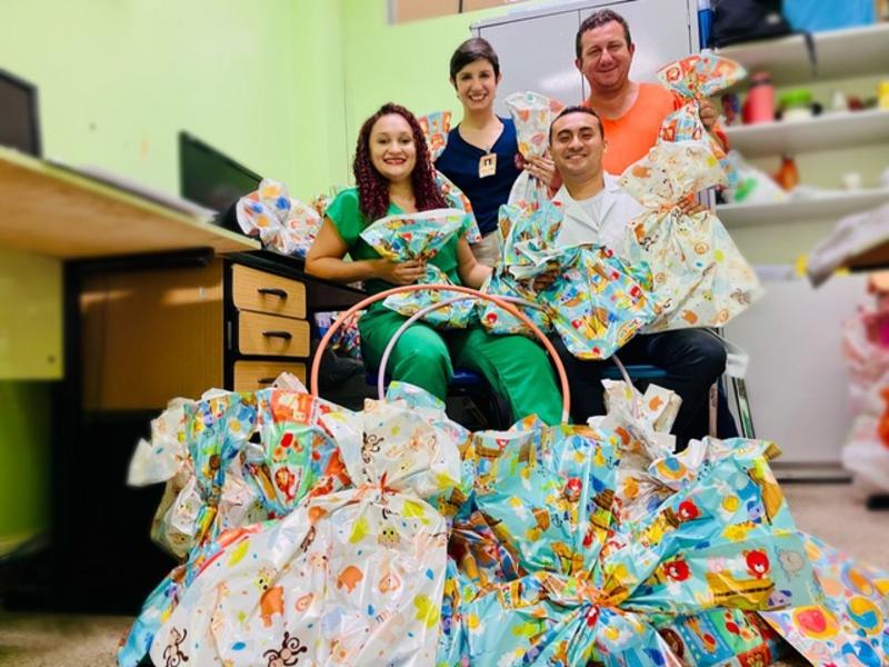 Dia das Crianças no HUT é comemorado com alegria, festa, bolo e presentes