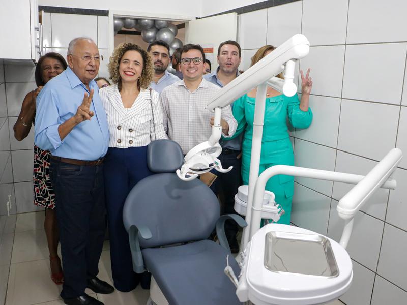 Prefeito de Teresina entrega consultório odontológico para o bairro Monte Castelo