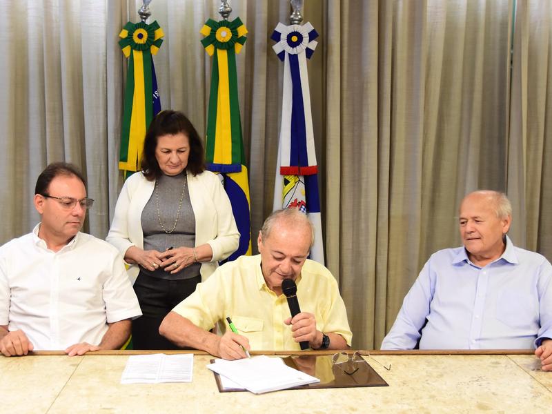 Prefeito Silvio Mendes nomeia 940 novos concursados para a Saúde de Teresina Prefeito Silvio Mendes nomeia 940 novos concursados para a Saúde de Teresina
