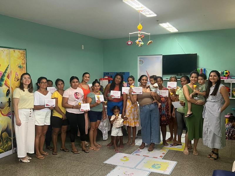 Mães de filhos internados no HUT ganham homenagem