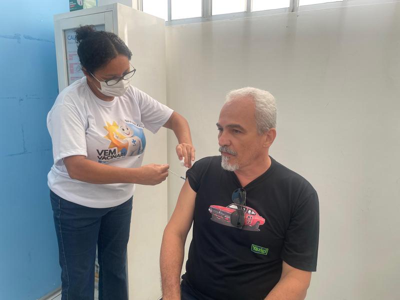 FMS aplica 7 mil doses de vacina durante o Dia D de imunização contra gripe e HPV FMS aplica 7 mil doses de vacina durante o Dia D de imunização contra gripe e HPV