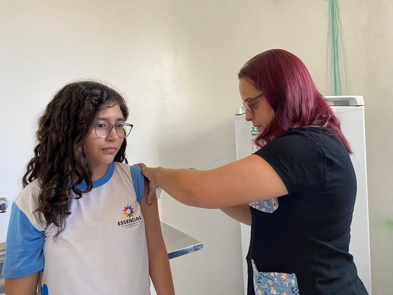 FMS amplia vacinação contra a dengue para público de 10 a 14 anos FMS amplia vacinação contra a dengue para público de 10 a 14 anos
