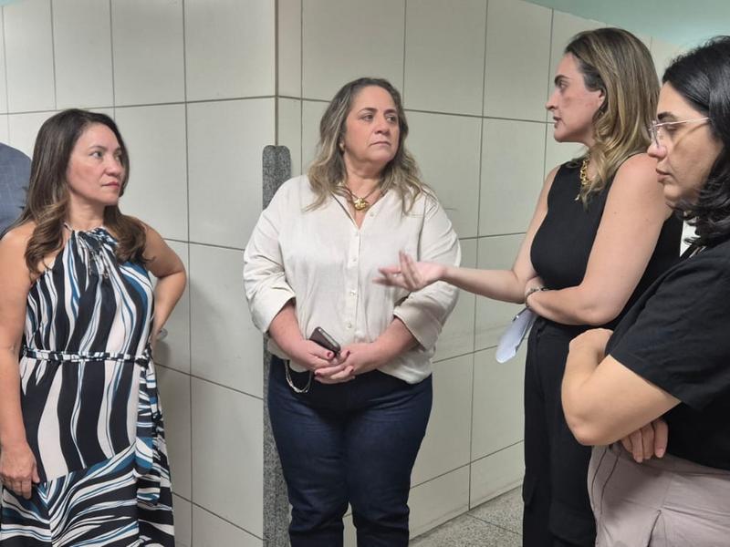 Presidente da FMS e diretores conversam sobre melhorias para o HUT Presidente da FMS e diretores conversam sobre melhorias para o HUT