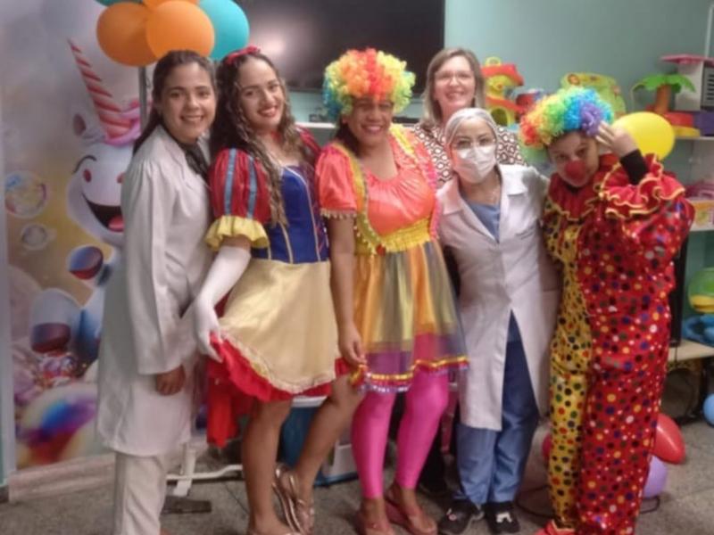 Bonequeiras de plantão realizam recreação na pediatria do HUT Bonequeiras de plantão realizam recreação na pediatria do HUT