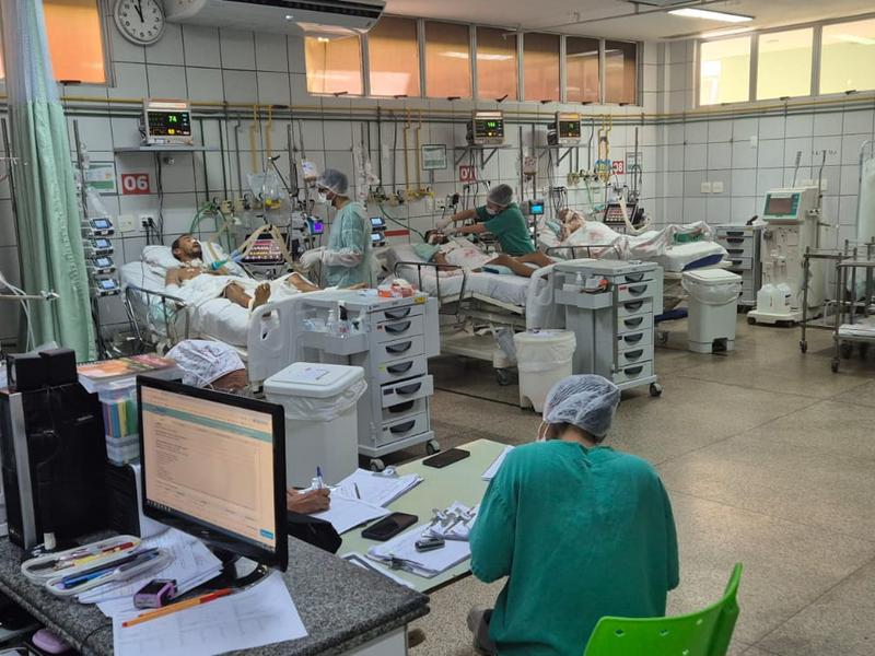 HUT é o único hospital público do Brasil com fisioterapeuta intensivista nas UTIs HUT é o único hospital público do Brasil com fisioterapeuta intensivista nas UTIs